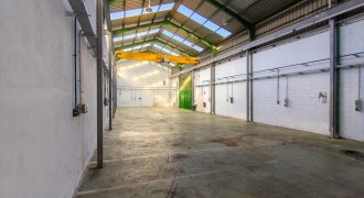 Nave Industrial 400 m² | Puente Grúa y Trifásica | Lista para Inyección