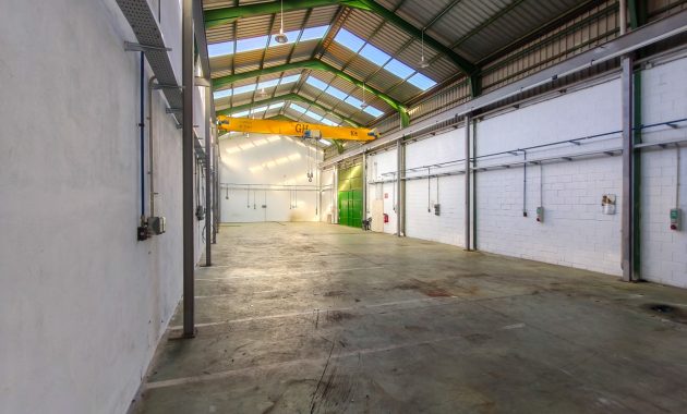 Nave Industrial 400 m² | Puente Grúa y Trifásica | Lista para Inyección