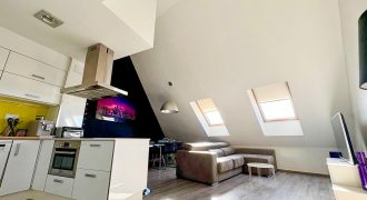 Último piso en venta con ascensor, accesible y con gran cocina-comedor