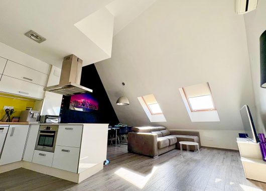 Último piso en venta con ascensor, accesible y con gran cocina-comedor