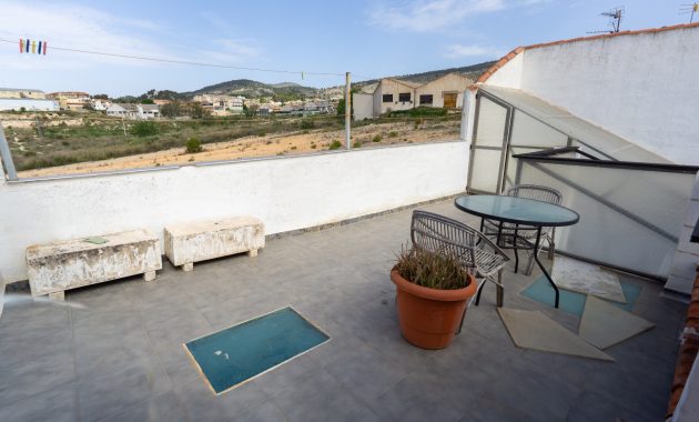 Casa de planta baja con terraza en Ibi